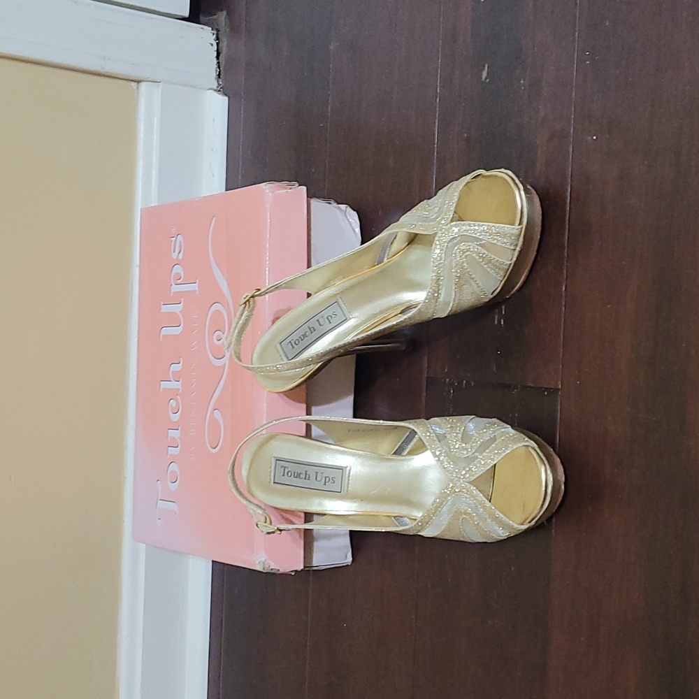 Benjamin Walk Gold high heel shoes sz 7.5